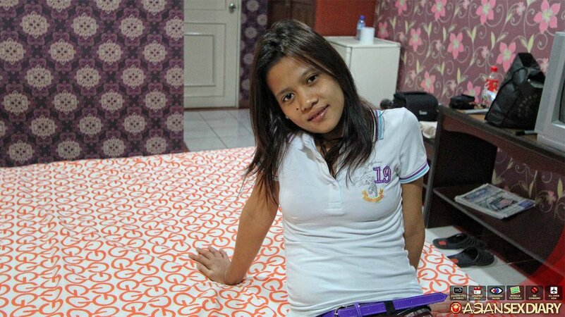 Teen Philippine slut spreads legs to get unprotected creampie by a white guy