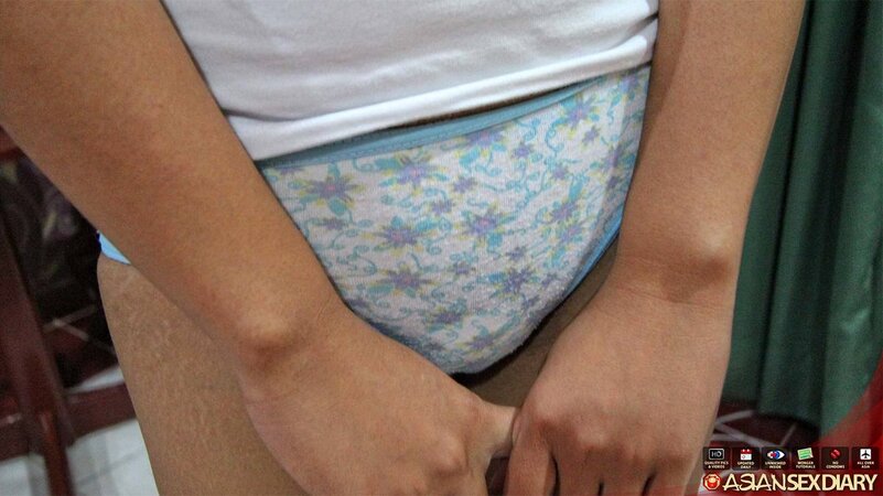 Teen Philippine slut spreads legs to get unprotected creampie by a white guy