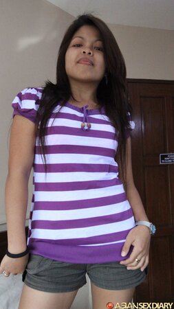 Winsome Filipina girl for cash agrees to have quickie with insistent buddy