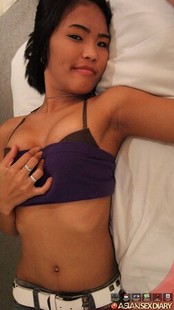 In the club man hooks up with Asian dancer and brings her in hotel for quickie