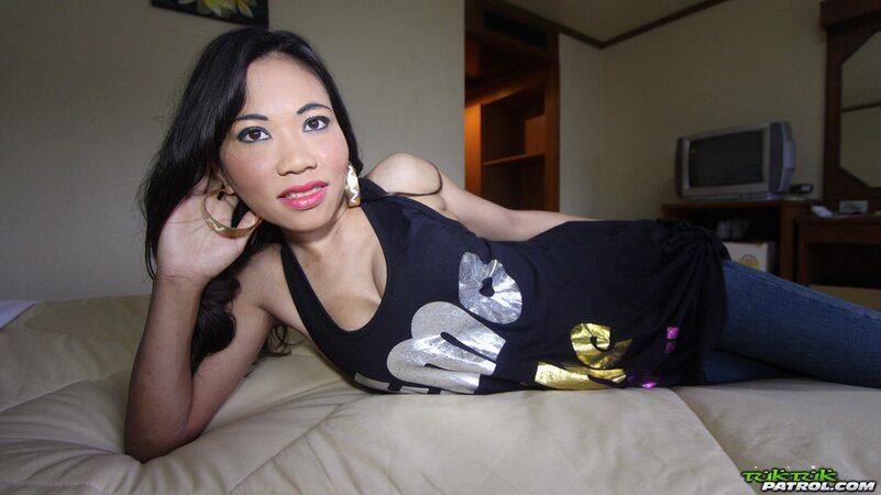 Chick with Asian features hates emo but adores jeans and being carnal
