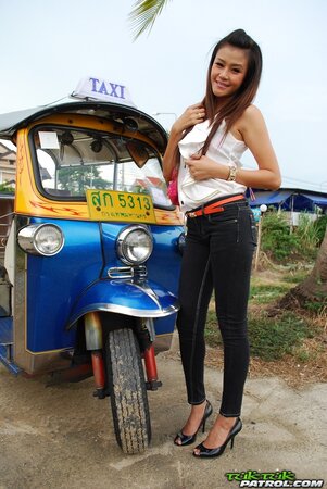 Fun near rickshaw makes Asian sexpot in mood for more provocative photo shoot