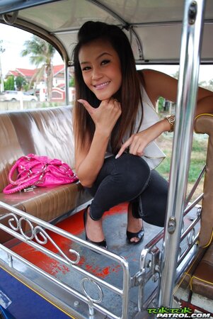 Fun near rickshaw makes Asian sexpot in mood for more provocative photo shoot