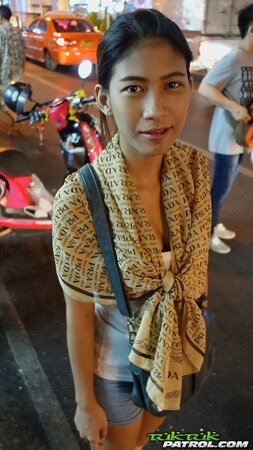 Slender Thai teen in exchange for money poses for guy without clothes