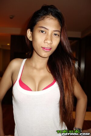 Slender Thai teen in exchange for money poses for guy without clothes