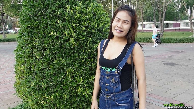 Lucky buddy lures exotic stranger Bee into awesome affair at his place