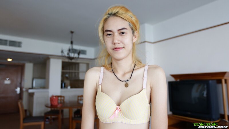 Slender Asian girl with blonde hair creampied after nice sex on small sofa