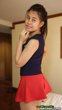 Modest Thai teen gladly takes part in her first ever nude photo shoot