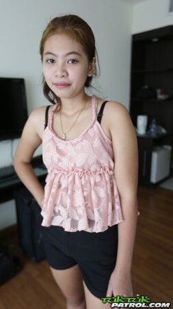 Cunning man makes Thai teen demonstrate small titties and hairy vagina