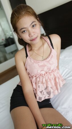 Cunning man makes Thai teen demonstrate small titties and hairy vagina