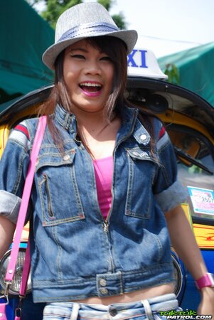 Joyful exotic teen agrees to pose with mature guy near auto rickshaw