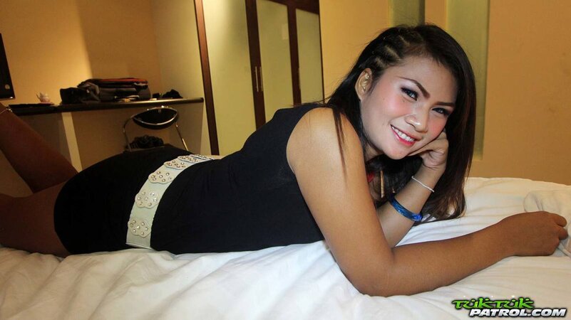 Tanned Thai chick creampied after fantastic sex with perverted tourist