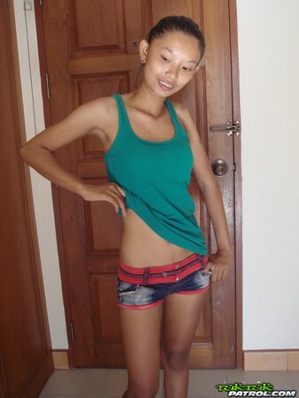 Slim model with Asian features doesn't feel embarrassed to bare boyish body