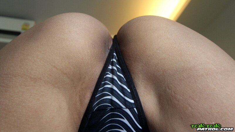 Eastern girl has a cool body that she shows off in close-up shooting