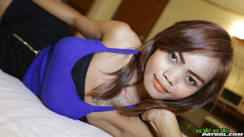 Fragile Asian sexpot creampied after fantastic affair with white tourist