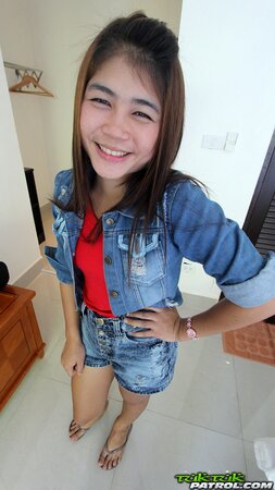 Petite Asian babe with a sweet smile is carnal and facialized on camera