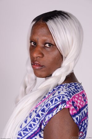 Platinum blonde woman with black skin shows how her pussy looks like