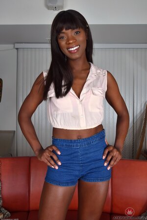 Chocolate babe with flat chest keenly brandishes her pink pussy on a sofa