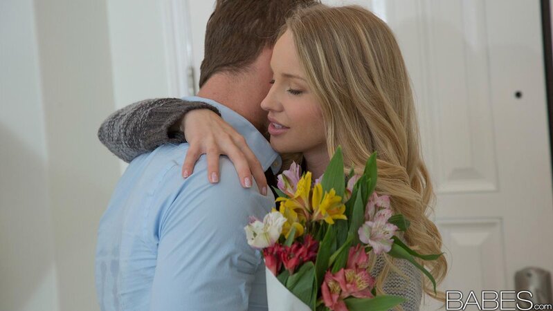 Babe takes flower and has to thank beau giving him pussy for nailing