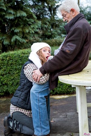Zippy girl needs food and old man can offer her a bit of sex and sperm