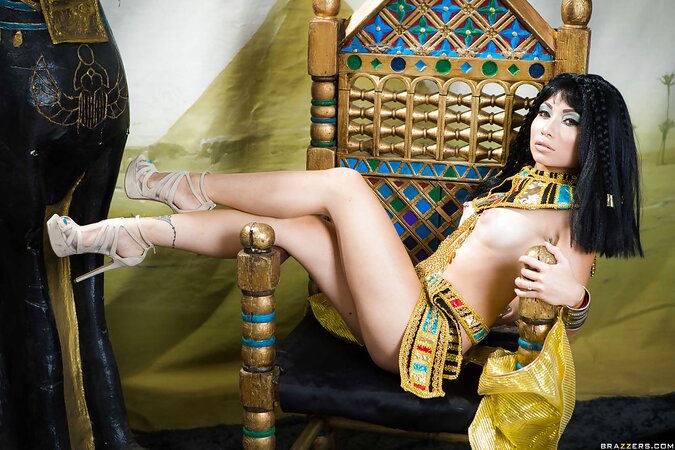 Exotic student passes exam by posing for teacher like slutty Cleopatra