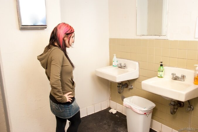 Sexy MILFs takes her sponsor to the restaurant toilet to thank him for date