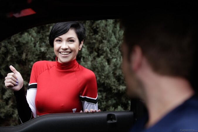 Skinny Latina cheerleader paid with her shaved pussy for driving her home