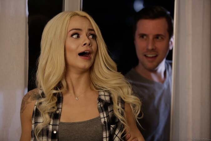 Sweet blonde Elsa Jean blew BF before getting shaved pussy rammed on the sofa