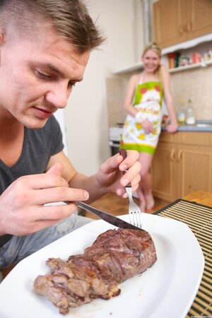 Blue-eyed housewife can't stop thinking about cooking even when she sucks cock