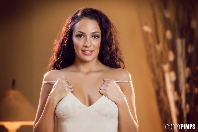 Lovely in bodysuit isn't going to fall asleep until treats pussy with fingers