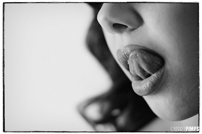 Photographer thinks black and white filter will make Latina's pics sexier