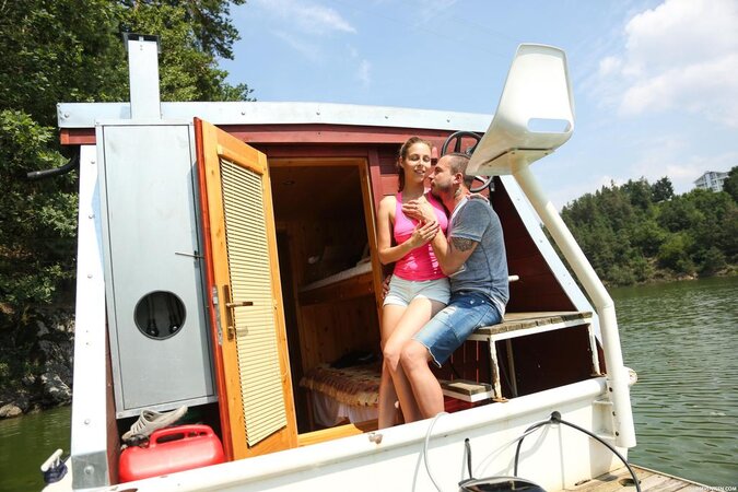 Skinny young woman gives sweet pussy to yachtsman for penetration in the sea