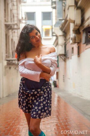 Shameless Indian hussy reveals her natural breasts when walking along the street