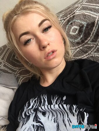Sultry Polish pornstar flashes tits and trimmed pussy in private pictures