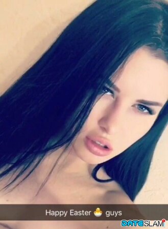 Russian girl Cassie Fire enjoys self-contemplation and self-donation via pics