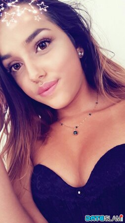 Latina MILF Esperanza Diaz's favorite selfies are those where she exposes tits