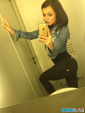 Czech student Katy Rose enjoys her own body being exposed worldwide via selfies