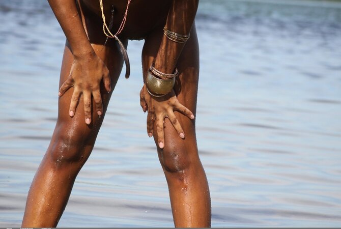 Attractive chocolate nymph with perfect rack poses naked in the water