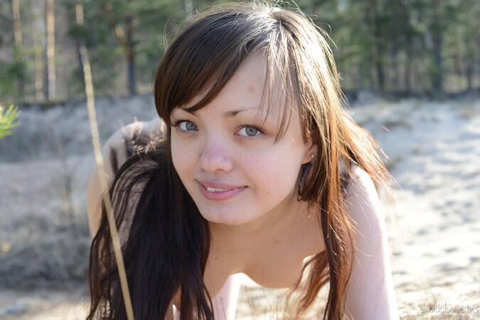 Cute girl with on-the-nose name Musia poses naked on the cold ground