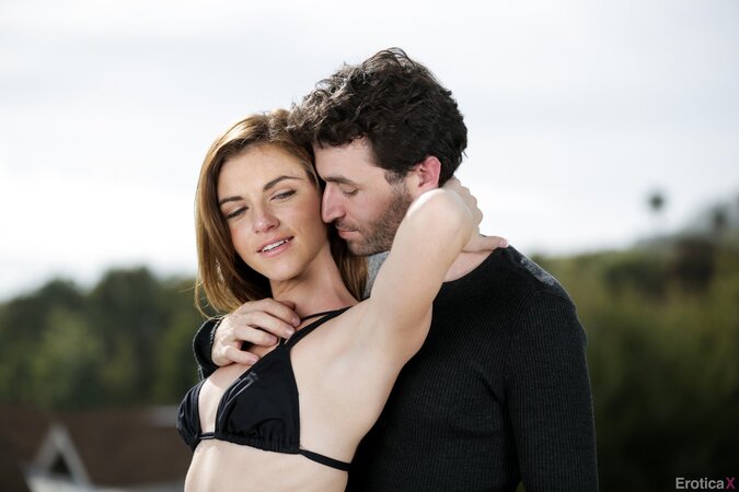Passionate young babe gives head and enjoys intense coupling with her boyfriend