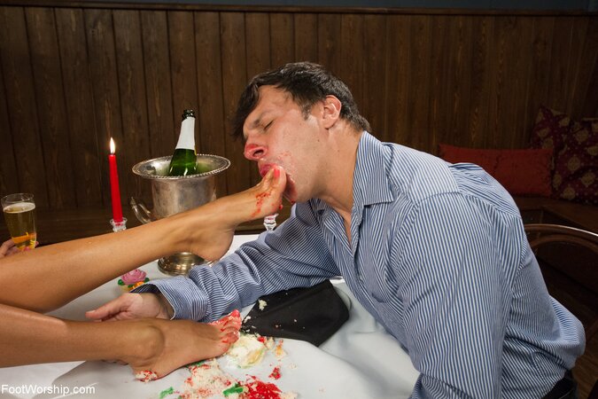 Perverted slave-man licks tasty feet of his bodacious naked mistress