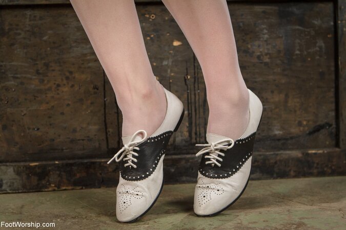 Big-assed whores take off socks and pantyhose to demonstrate their feet