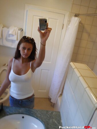 Cock-hungry sexpot was caught taking erotic pictures for her boyfriend