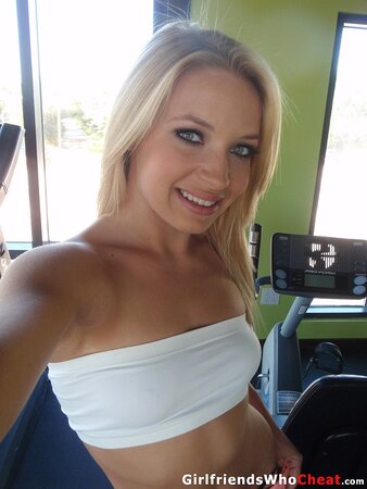 Blonde sweetie demonstrates her  cute pussy and boobs for all on the net