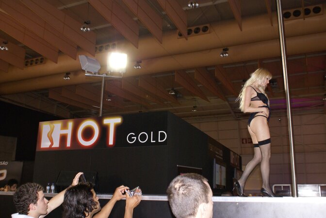 Playful blond MILF in stockings shows off her stripping skills on the stage