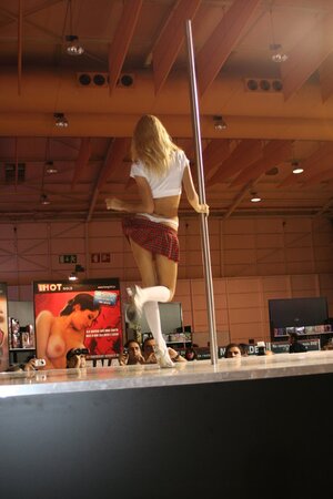 Seductive stripper knows how to turn crowd on with erotic pole dance