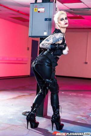 Blonde Austrian MILF with tattooed hand proudly presents new hot gallery