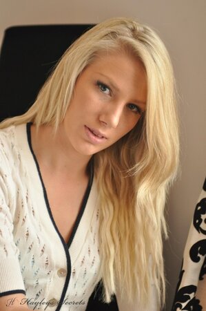 Lecherous blond gal sensually poses naked to reveal her sweetest parts