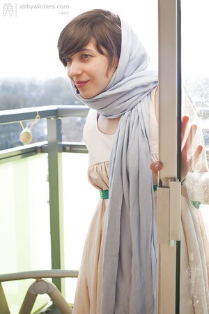 Amateur girl in a really cozy getup is going to show her beauty