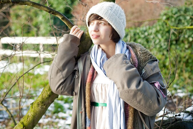 Amateur girl in a really cozy getup is going to show her beauty